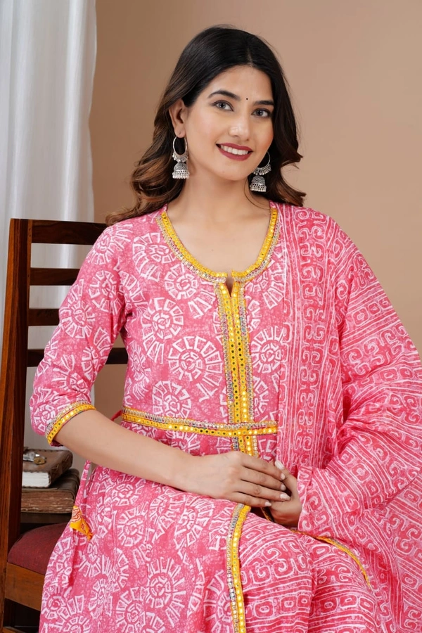 Gorgeous Indian Kurti With Full Set. - Tickle Me Pink, L