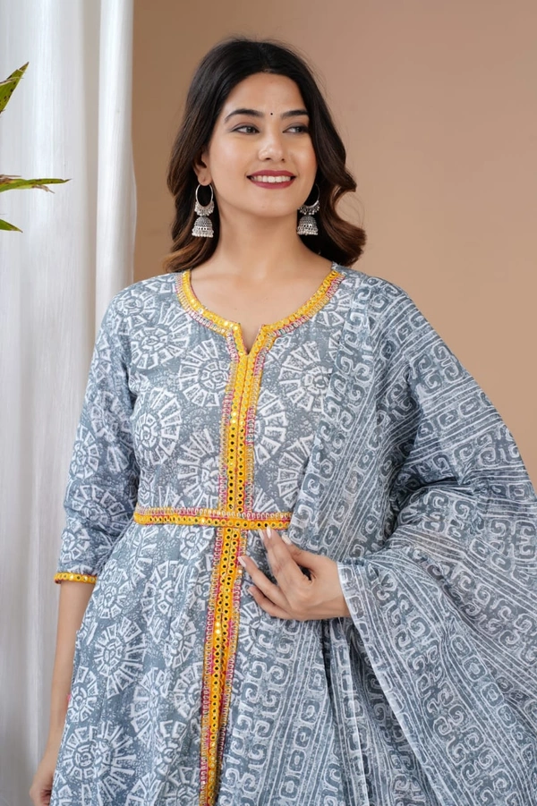 Gorgeous Indian Kurti With Full Set. - Pigeon Post, XXXL