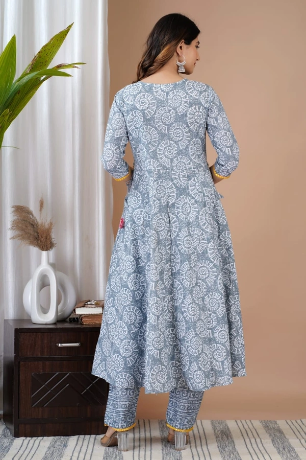 Gorgeous Indian Kurti With Full Set. - Pigeon Post, XXXL