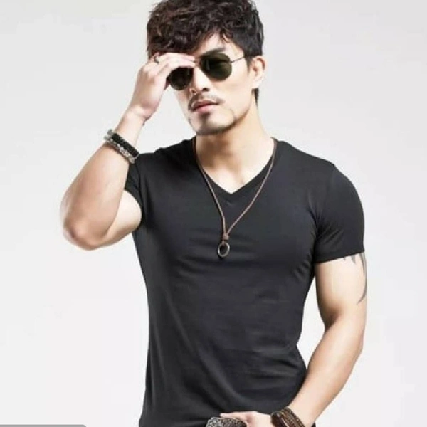 Men Black Solid Cotton V Neck Tees - M