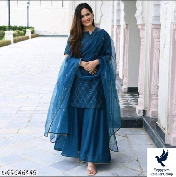 Aakarsha Graceful Women Kurta Sets