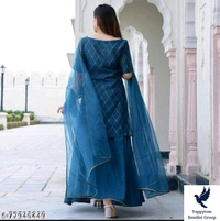Aakarsha Graceful Women Kurta Sets