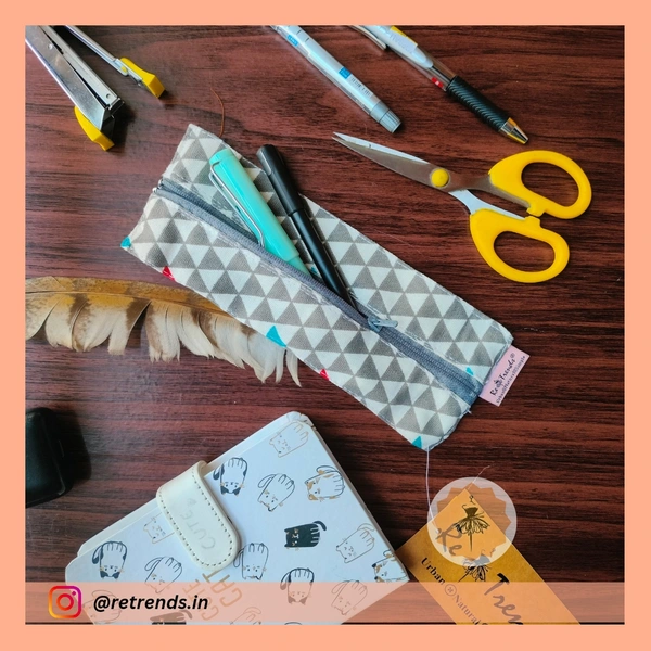 ReTrends Geo Design- Bookmarker Pouch