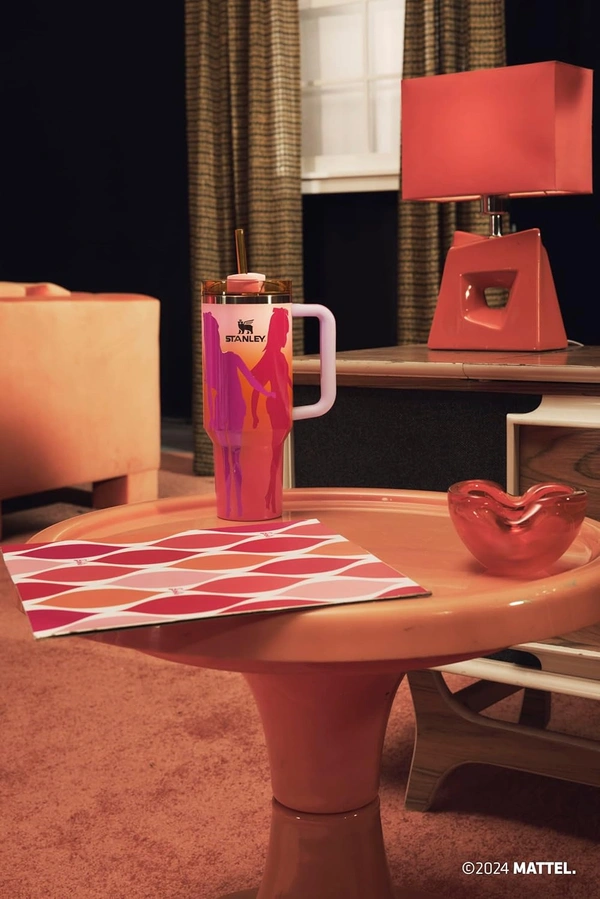 Stanley x Barbie™ 60s Twist ’N Turn Quencher | 1.18 L | Retro Glam Tumbler | Limited Edition |