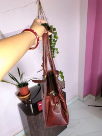 COBBLER  Ladies Shoulder Bag  - Nutmeg Wood Finish