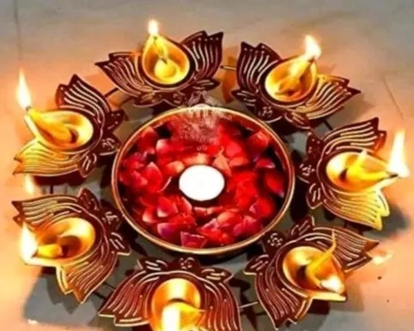 Metal Kamal Lotus diya urli Material: Metal Product Breadth: 10 Inch Product Height: 2 Inch Product Length: 10 Inch Net - Free Size