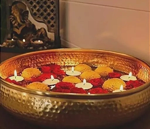 Y K ENTERPRISES > Potpourri Antique Round Hammered Urli Bowl Handcrafted Metallic Gold (Size 10 Inch) - Free Size