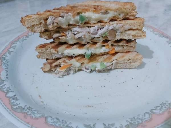 Smoked Chicken Sandwitches - Bright Sun, Normal Bread