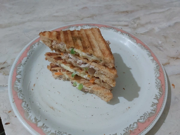 Smoked Chicken Sandwitches - Bright Sun, Normal Bread