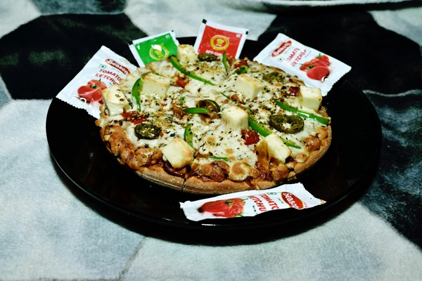 Paneer Punjabi Pizza - 10 INCH