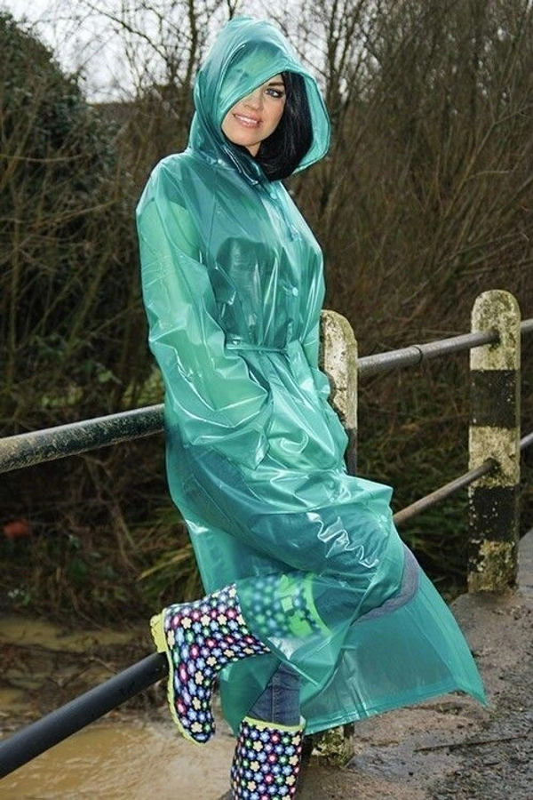 PORTABLE EMERGENCY RAIN GUARD COVER