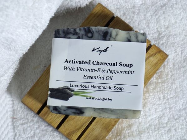 ACTIVATED CHARCOAL SOAP WITH VIT-E & PEPPERMINT ESSENTIAL OIL - 120g