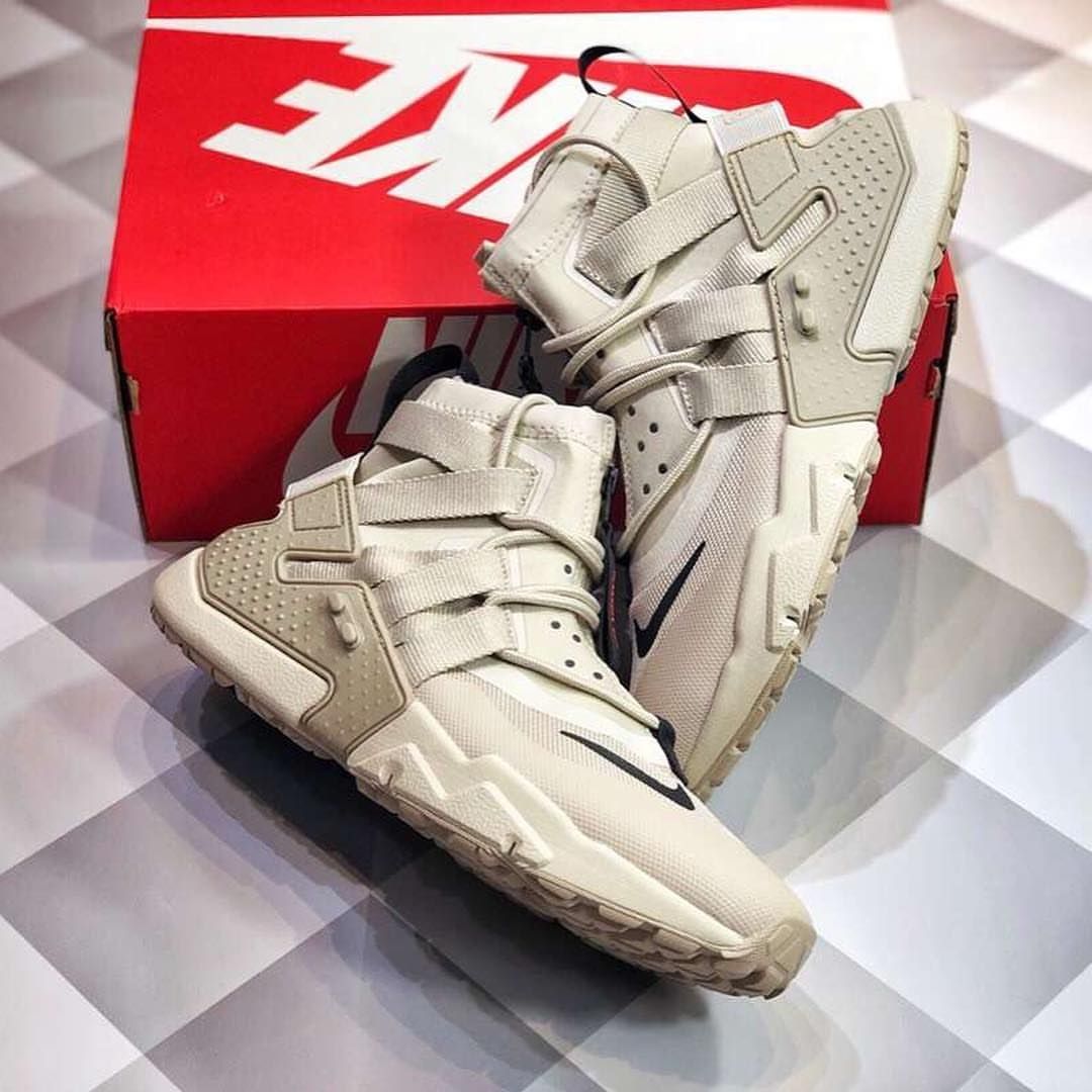 Nike huarache gripp store desert sand