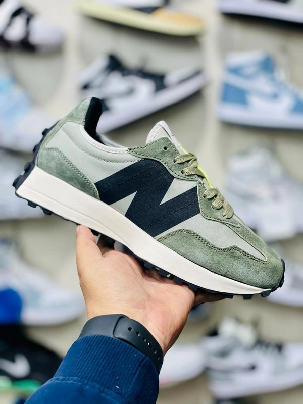 New Balance 327