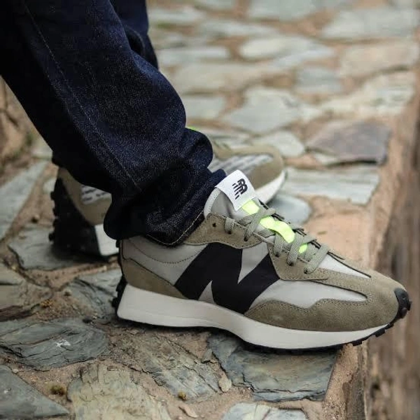 New Balance 327