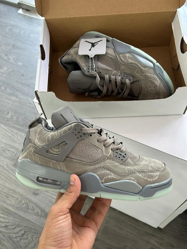 Jordan 4 kaws (41 - 45)