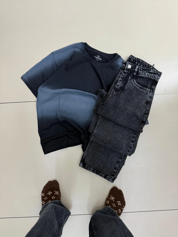Five Sleeve T Shirt + Baggy Jeans (M)