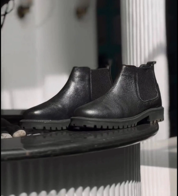 Chelsea Leather Boot (42)