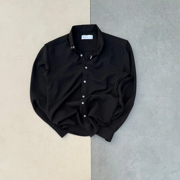 Plain Black Shirt (M)