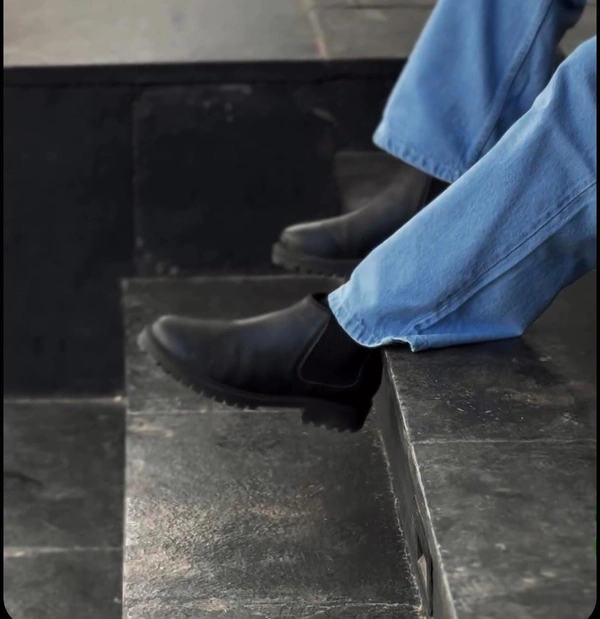 Chelsea Leather Boot (42)