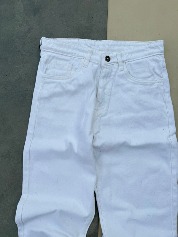 Mom Fit Jeans (28,32,34)