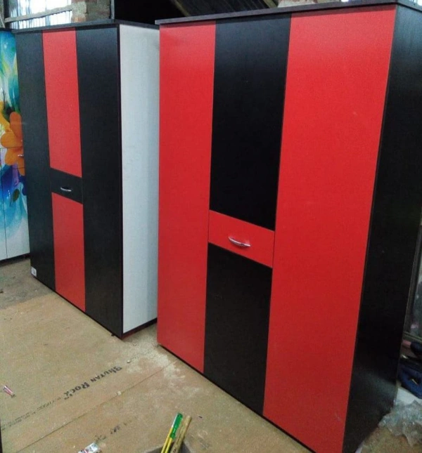 Wardrobe 3 Door King H  - 77/48/22