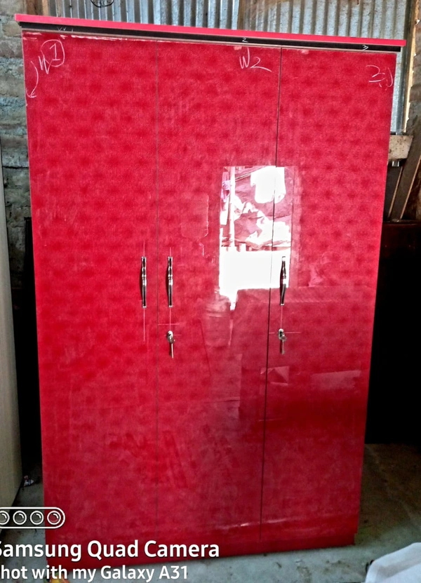 Wardrobe 3 Door  King Acralic - 75/48/22