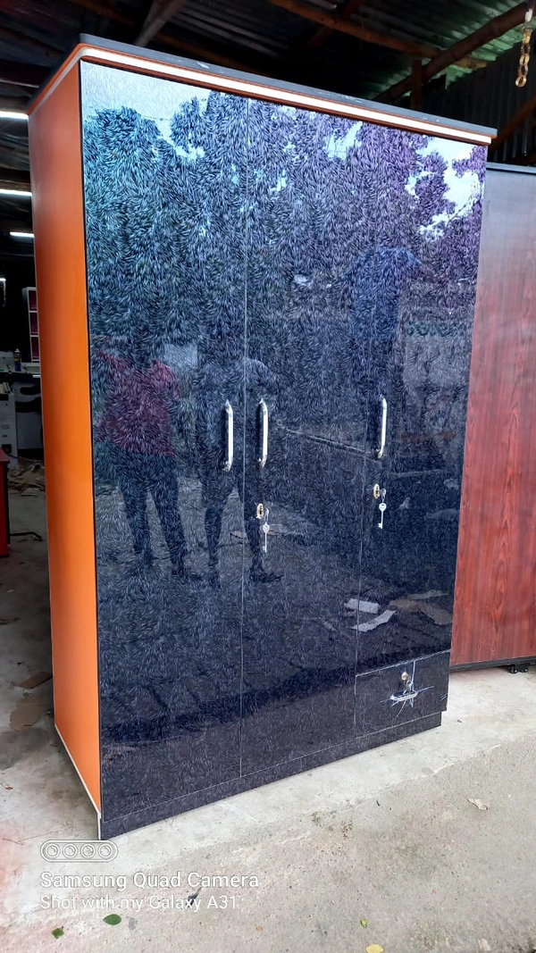 Wardrobe 3 Door  King Acralic - 75/48/22