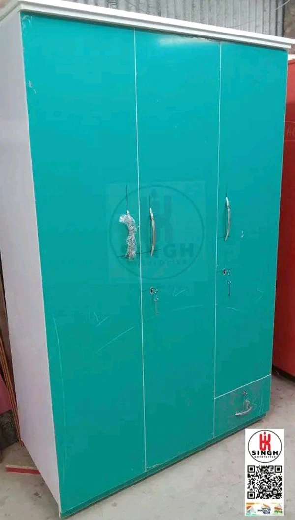 Wardrobe 3 Door  King Acralic