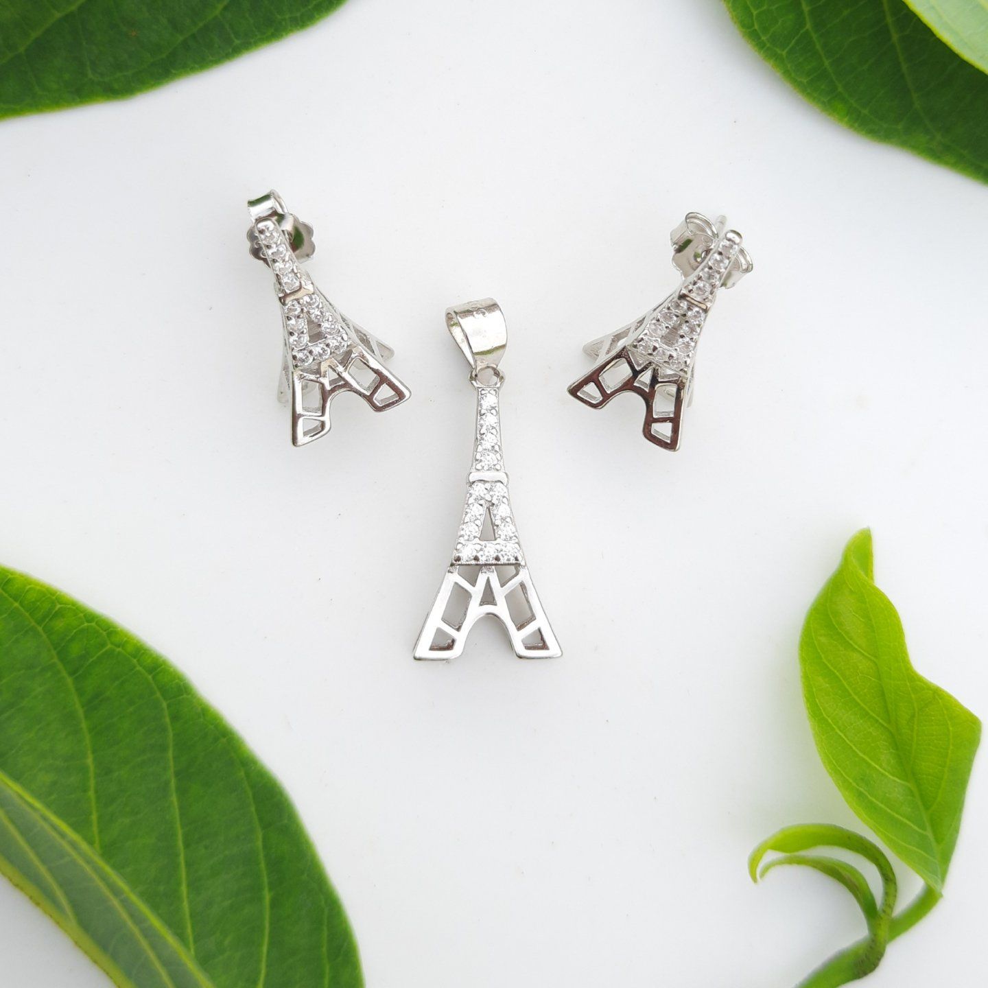 ❌SOLD❌ White Gold Diamond Eiffel Tower Necklace | Eiffel tower necklace,  White gold diamonds, Necklace