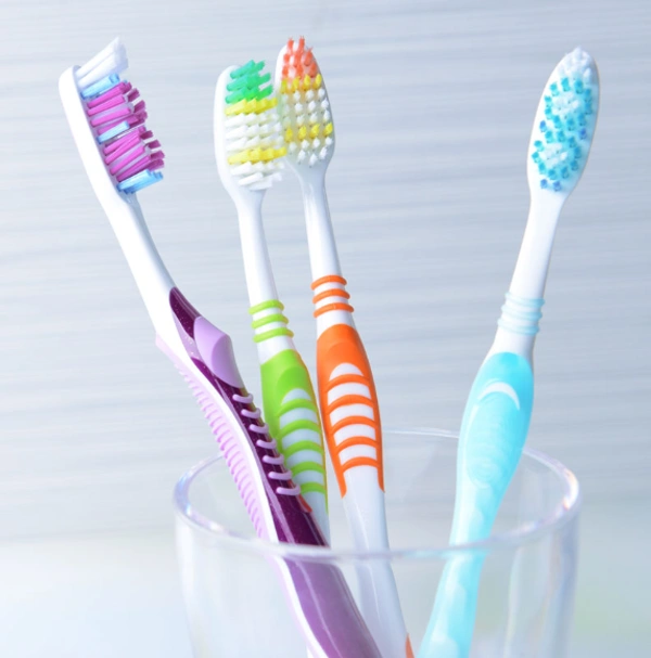 WhiteNFresh  Sensitive Toothbrush - 1pcs (Free Hygiene Cap)