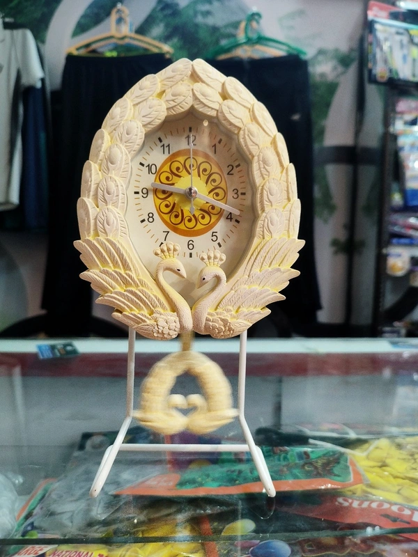 Beautifull Table Clock Working Pendulam