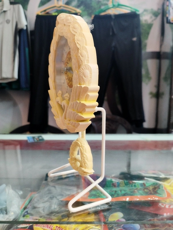 Beautifull Table Clock Working Pendulam