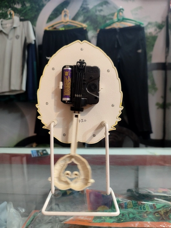 Beautifull Table Clock Working Pendulam