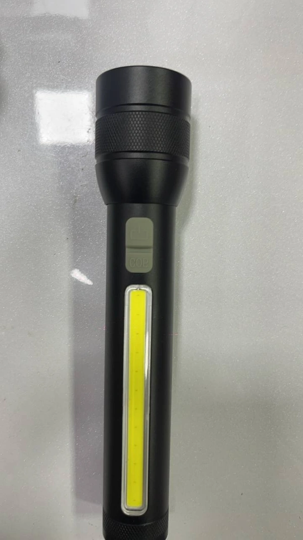 Zoomable LED Torch with 3 Modes – Super Bright 200W Flashlight