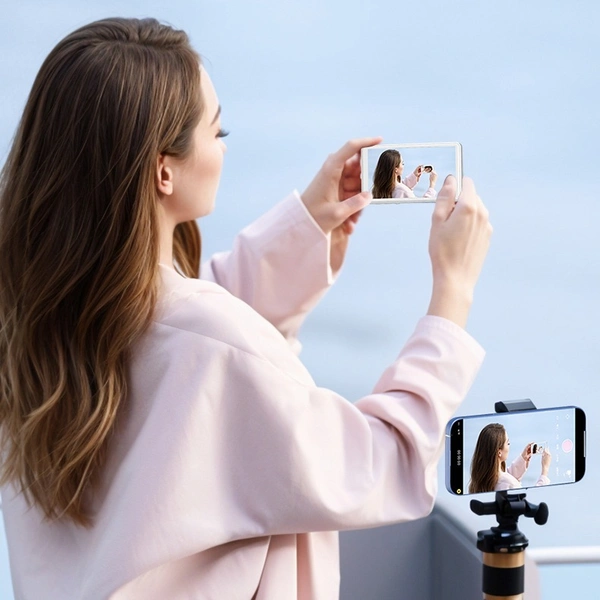 Wireless Magnetic Selfie Screen for Mobile | Phone Mirroring Display for Vlogging, iPhone & Android