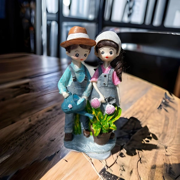LOVELY COUPLE STATUE - 7.5 INCH