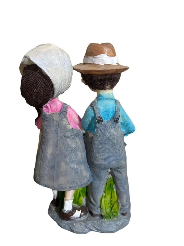 LOVELY COUPLE STATUE - 7.5 INCH