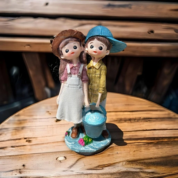 LOVELY COUPLE STATUE - 7.5 INCH