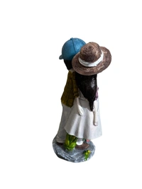 LOVELY COUPLE STATUE - 7.5 INCH