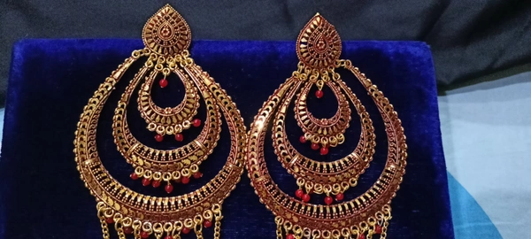Laal Rang k Lambe Jhumke