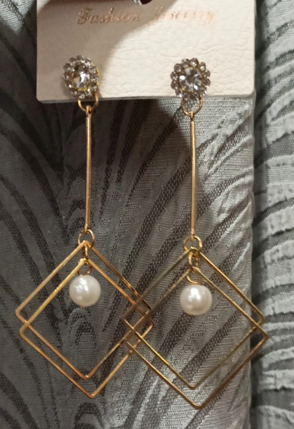 Golden Kites with a Pearl