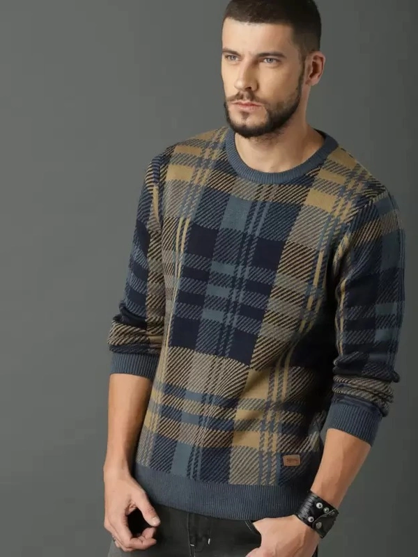 ROUND NECK GREY SWEATER