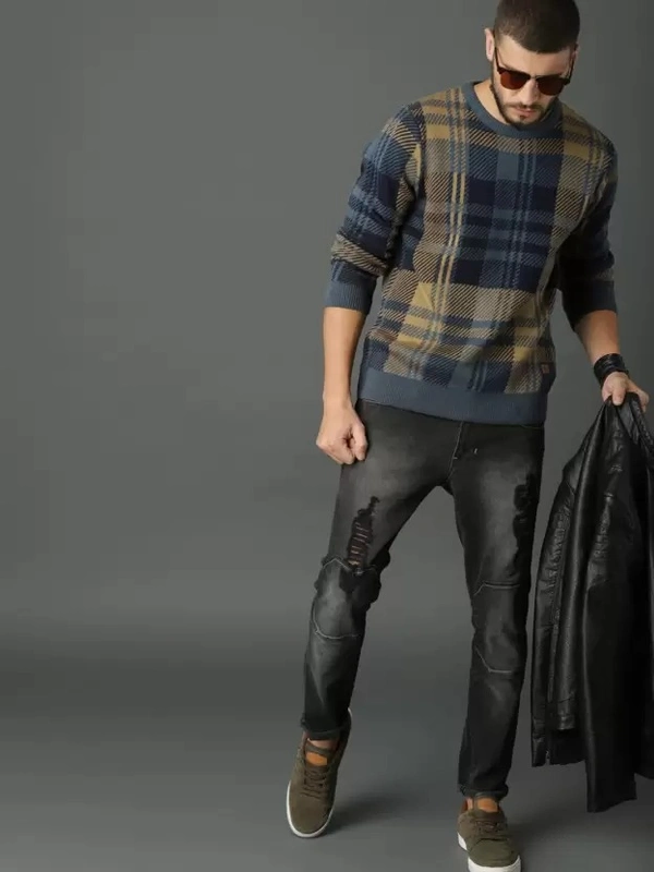 ROUND NECK GREY SWEATER
