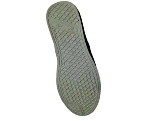 Nayara CA Shoes - Size 7