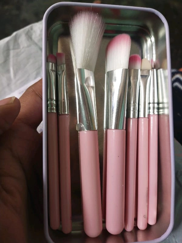 Kitty Brush & Bland Puff