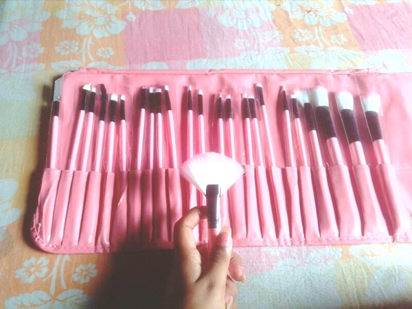 Makeup Brush Set (Set of 24 brushes ) - Pink
