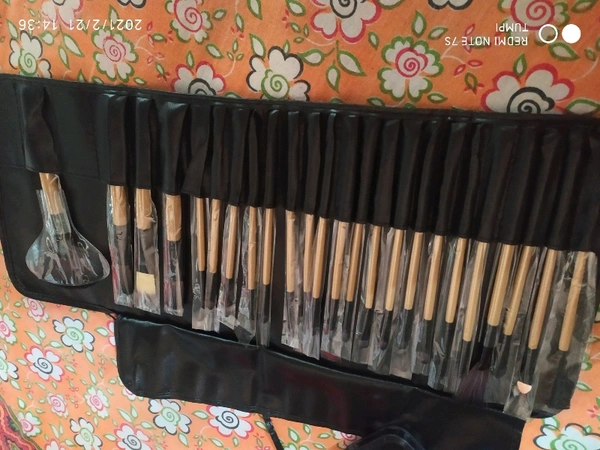 Makeup Brush Set (Set of 24 brushes ) - Black