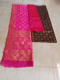 Women's Green Floral Zari Suits & Dress Materials - Un Stitched