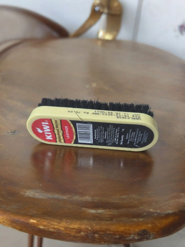 Kiwi Leather Shoe Shine Brush